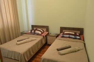 Отель Hotel Palm Кутаиси Двухместный номер с 2 отдельными кроватями-9